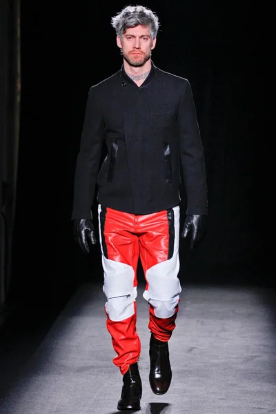 Look 15